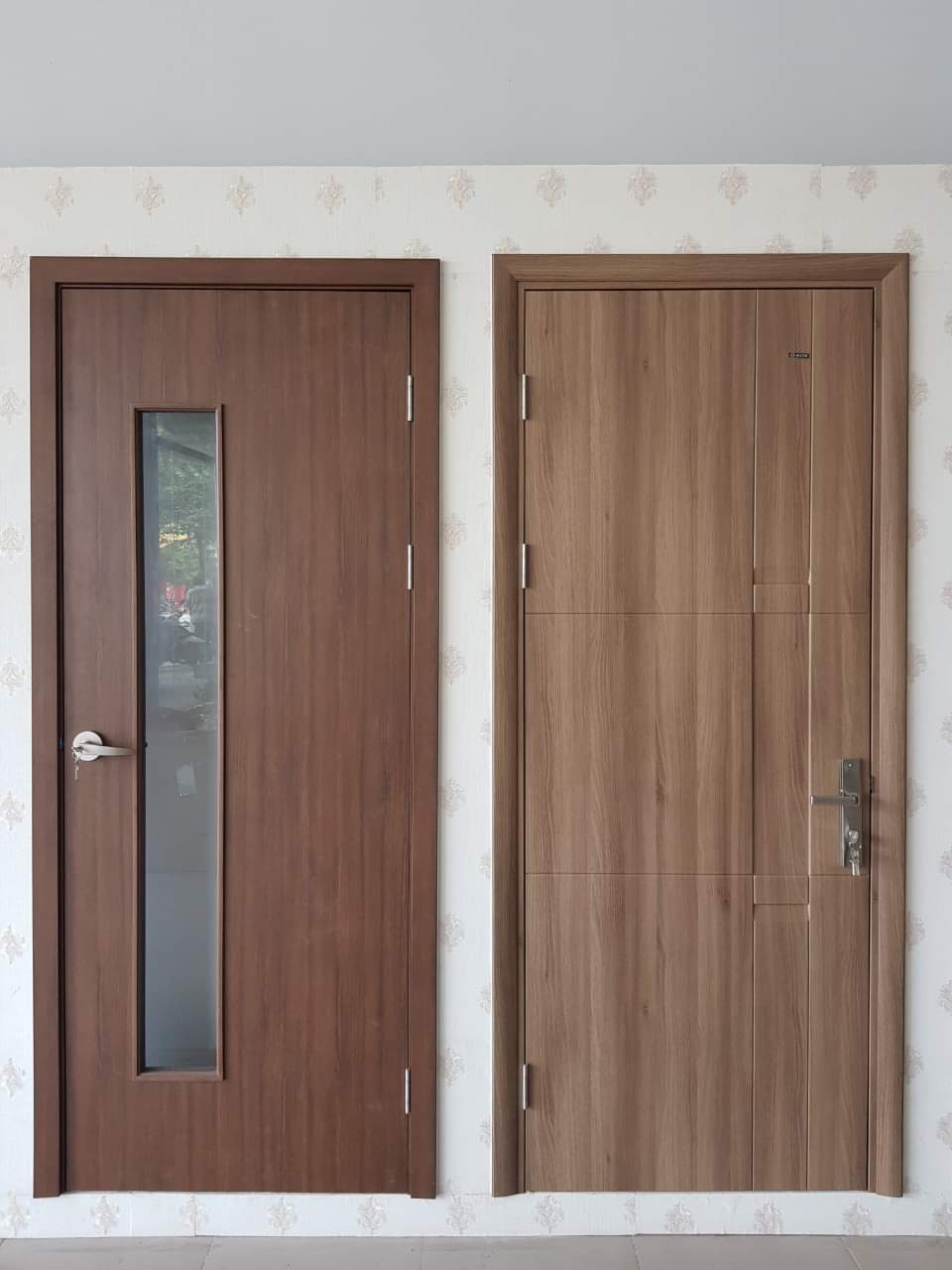 Mẫu cửa nhựa giả gỗ : 202 -W0901 (Ảnh bên trái) | 116- K1129 (Ảnh bên phải )
