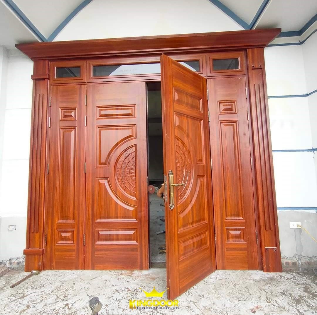 Cửa chính nhà phố