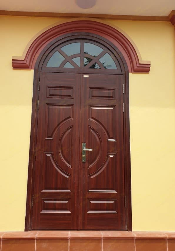 Mẫu cửa thép vân gỗ vòm 2 cánh đẹp 